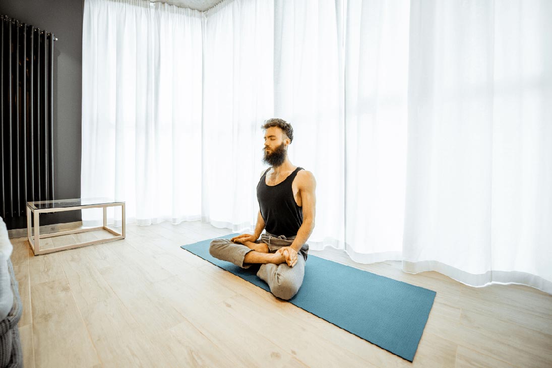 Tired of waking up with stiff joints and a foggy mind? Doing even a few minutes of yoga first thing in the morning will start your day off right. Read on to learn why.