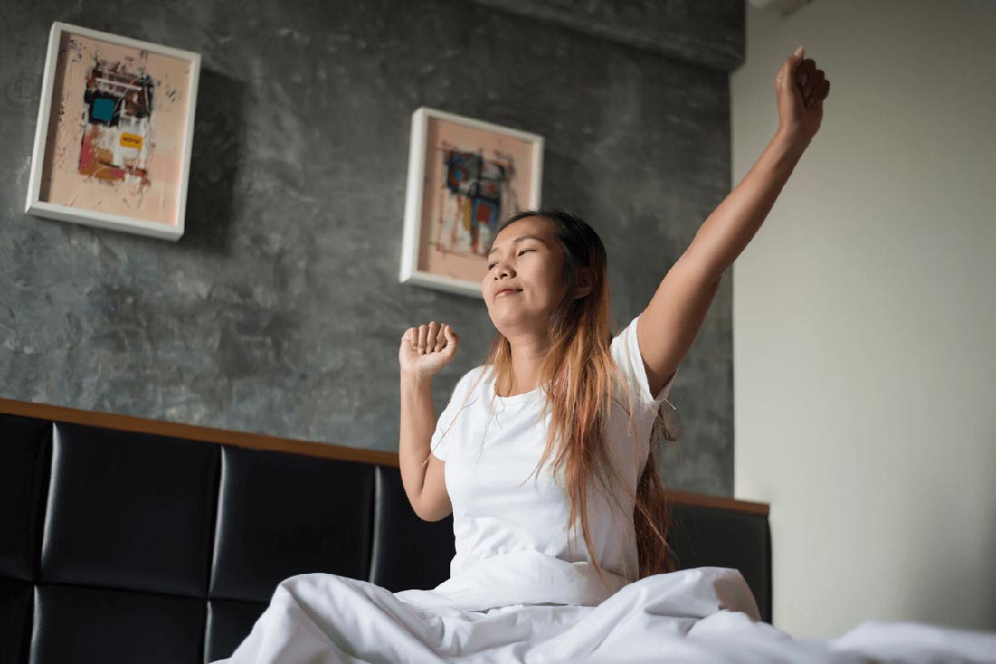 Tired of waking up with stiff joints and a foggy mind? Doing even a few minutes of yoga first thing in the morning will start your day off right. Read on to learn why.