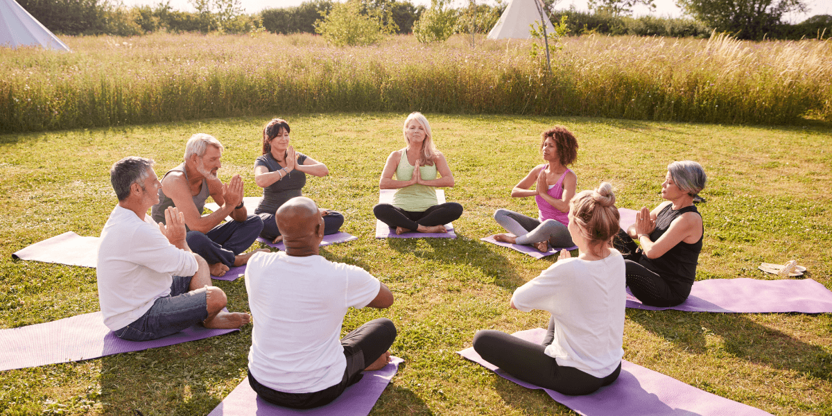 people-in-a-circle-meditating